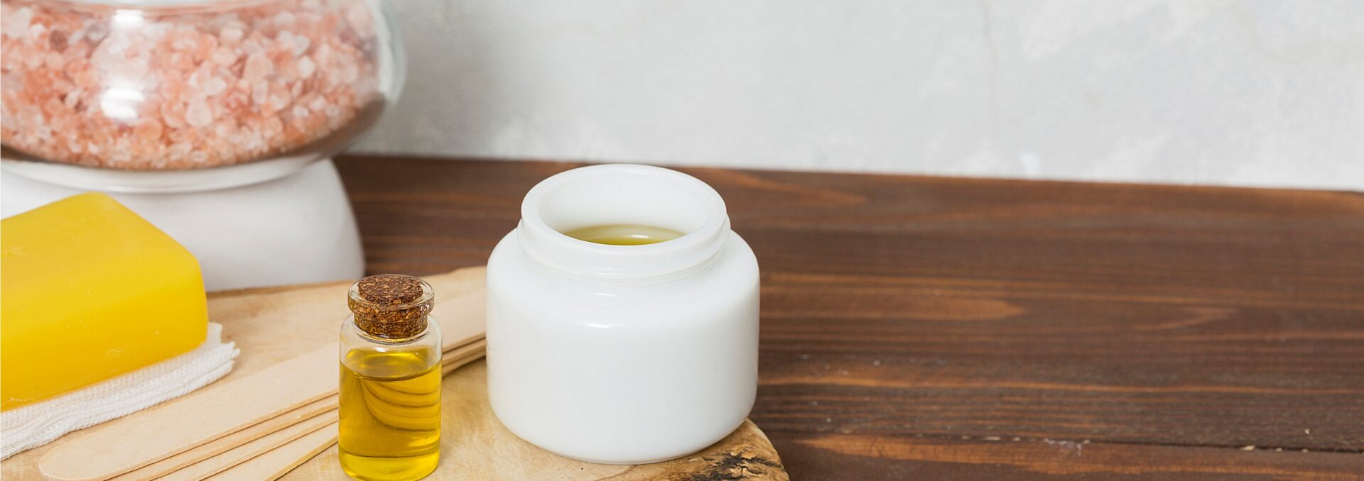Honey, beekeeping products, vegetable oils, aromatherapy ...