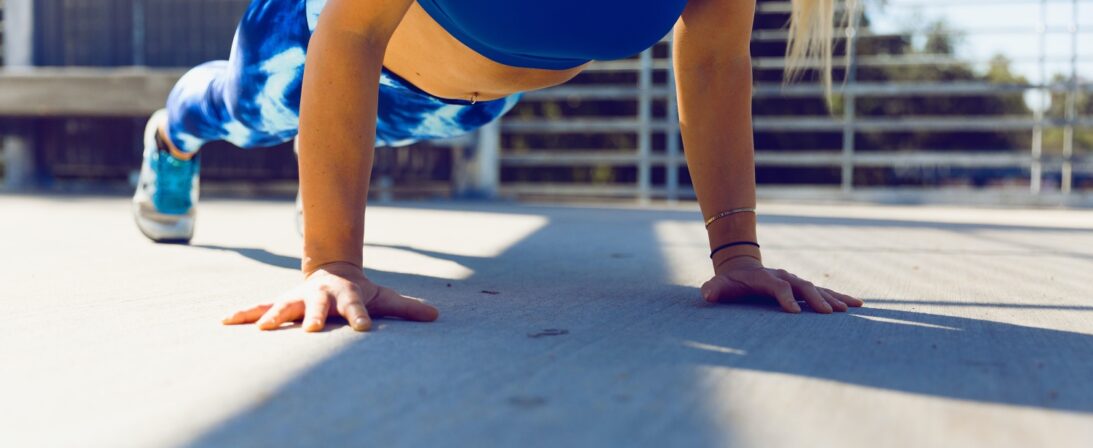 Cómo hacer la plancha y sus beneficios para el cuerpo: consejos de un entrenador