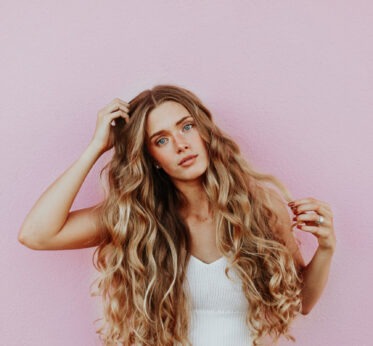 Des cheveux sains sans salon de beauté ? C’est possible ?