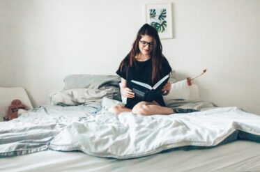 Conseils d&rsquo;une psychologue : comment vivre le confinement et l&rsquo;isolement social